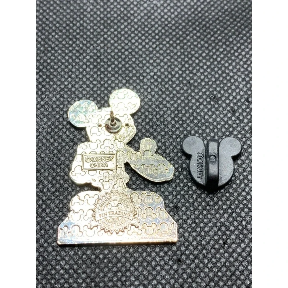 2009 Mickey Mouse Statue Disney trading pin